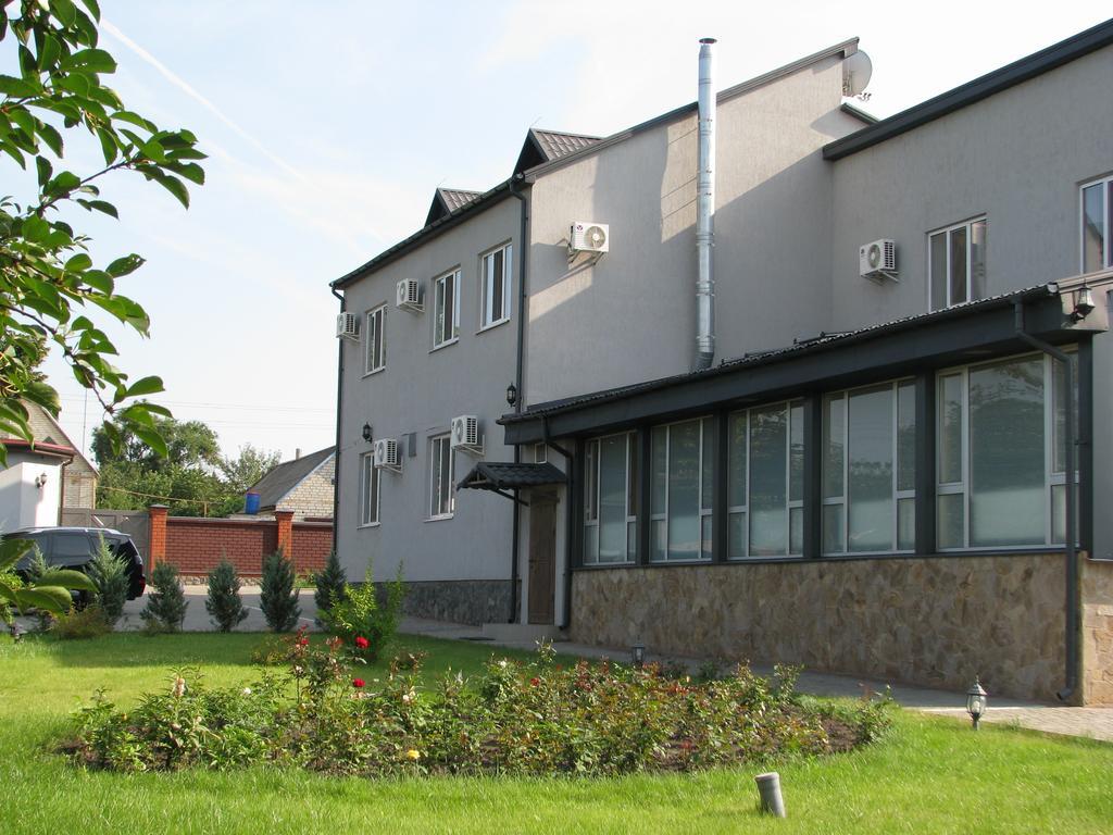 Hotel Grant Pesochin Exterior photo